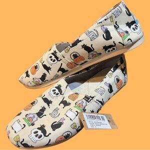 NWT Toms Halloween Black Cats & Pumpkins Skulls Slip On Size 10